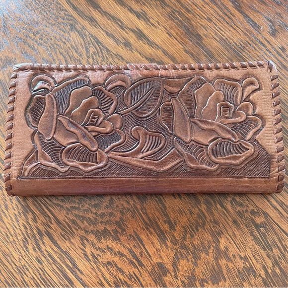 Vintage Hand Tooled Leather Wallet - Picture 2 of 15